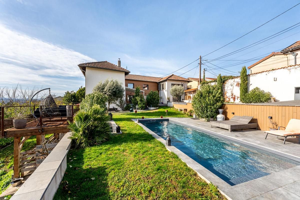MASSIEUX Jolie maison de 200m² habitables avec un beau jardin clos et arboré + garage et sous-sol 2
