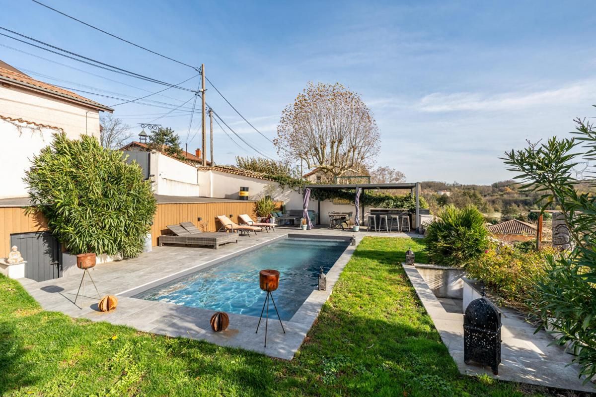 MASSIEUX Jolie maison de 200m² habitables avec un beau jardin clos et arboré + garage et sous-sol 4