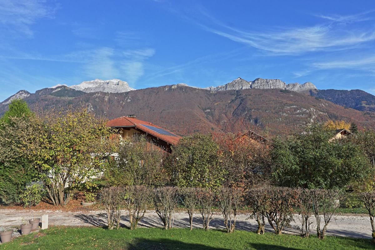 LATHUILE Maison indépendante avec 3 chambres, terrasse, garages et jardin 3