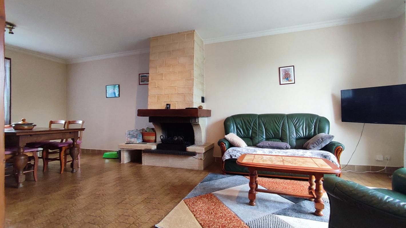 AVAILLES-LIMOUZINE maison sur sous sol terrain arboré 3