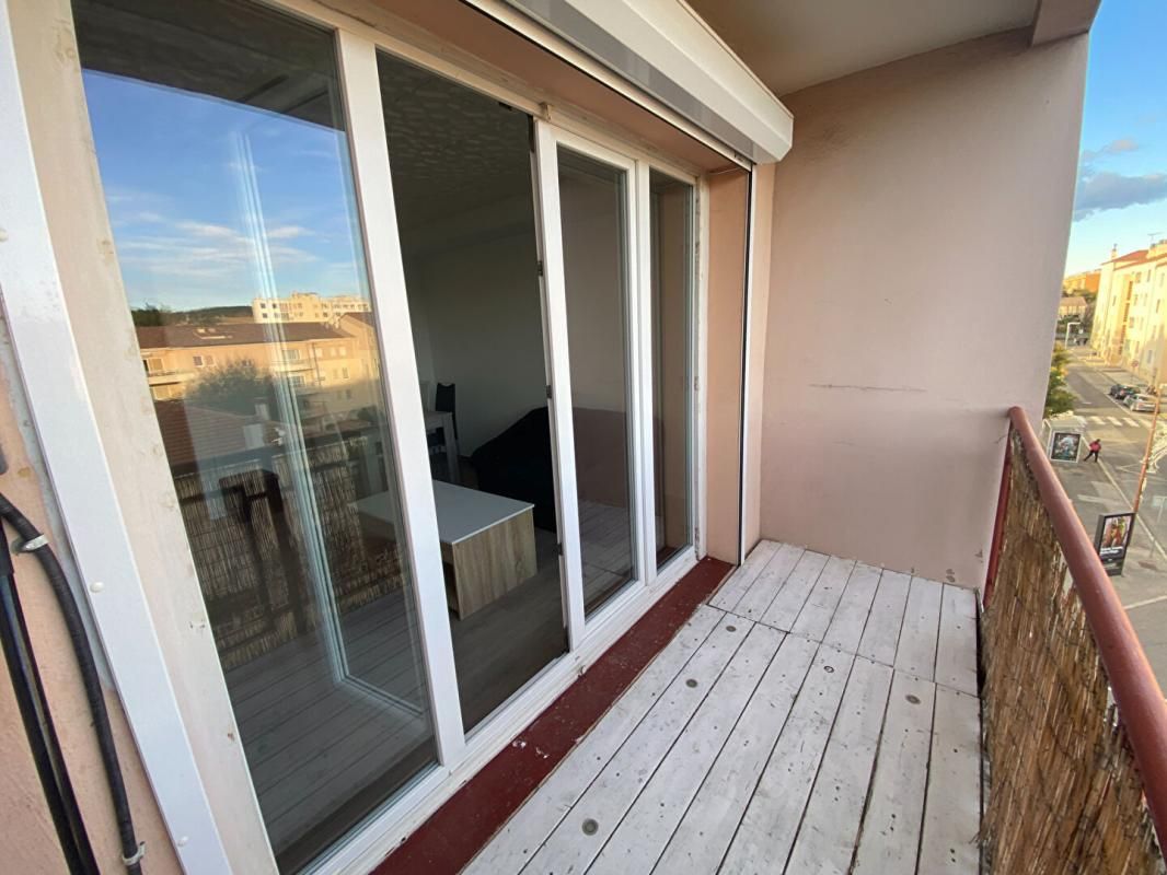 SALON-DE-PROVENCE A louer  appartement T3 Salon de Pce 2