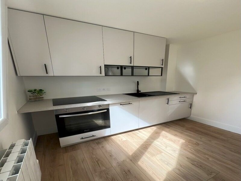 LA BAULE-ESCOUBLAC LA BAULE  SECTEUR LES PINS APPARTEMENT T2 AVEC TERRASSE - CAVE  ET STATIONNEMENT 4