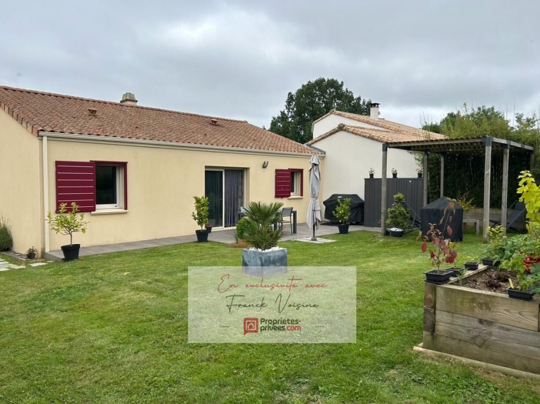 LES HERBIERS A VENDRE en Exclusivité aux Herbiers, proximité St Paul en Pareds, maison avec 2 chambres et 1 bureau sur une parcelle de 426 m2 4