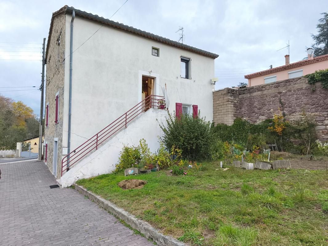 SAINT-LAURENT-DE-CERDANS Appartement T3 60 m2 cave et jardinet 1