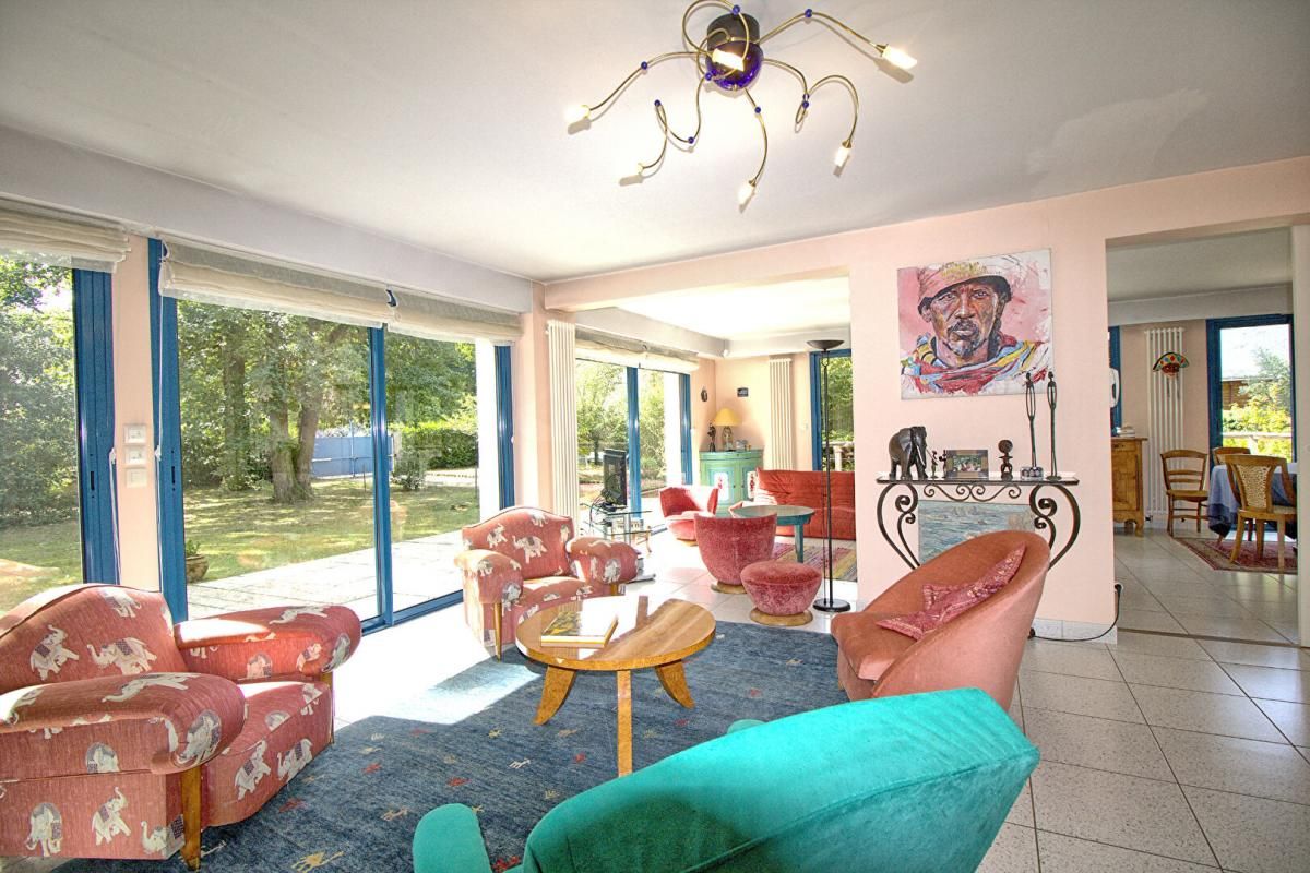 AVRILLE Maison d'exception au PARC DE LA HAYE à Avrillé 2
