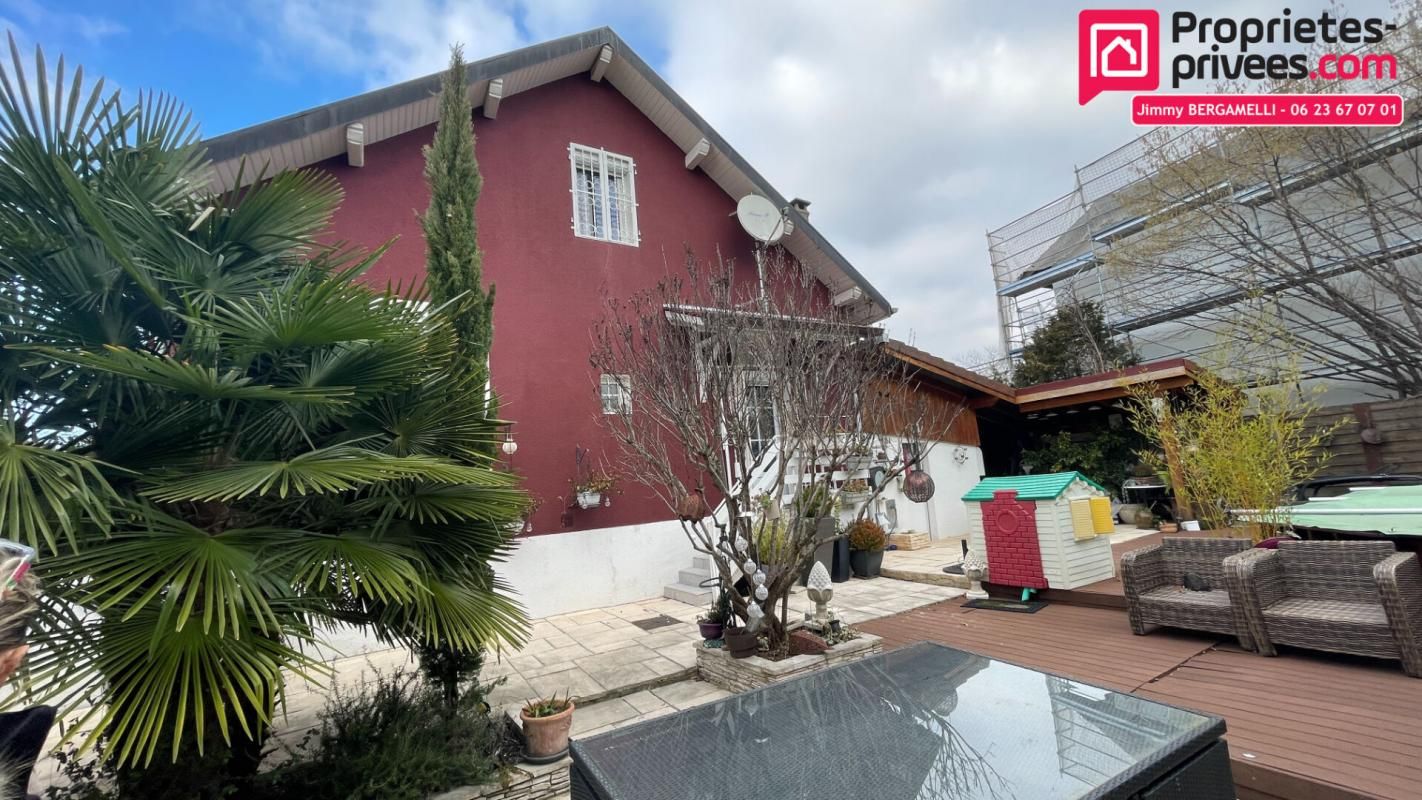 AMBILLY Maison 2 logements réunissables, piscine & garages très proche de la frontière 1