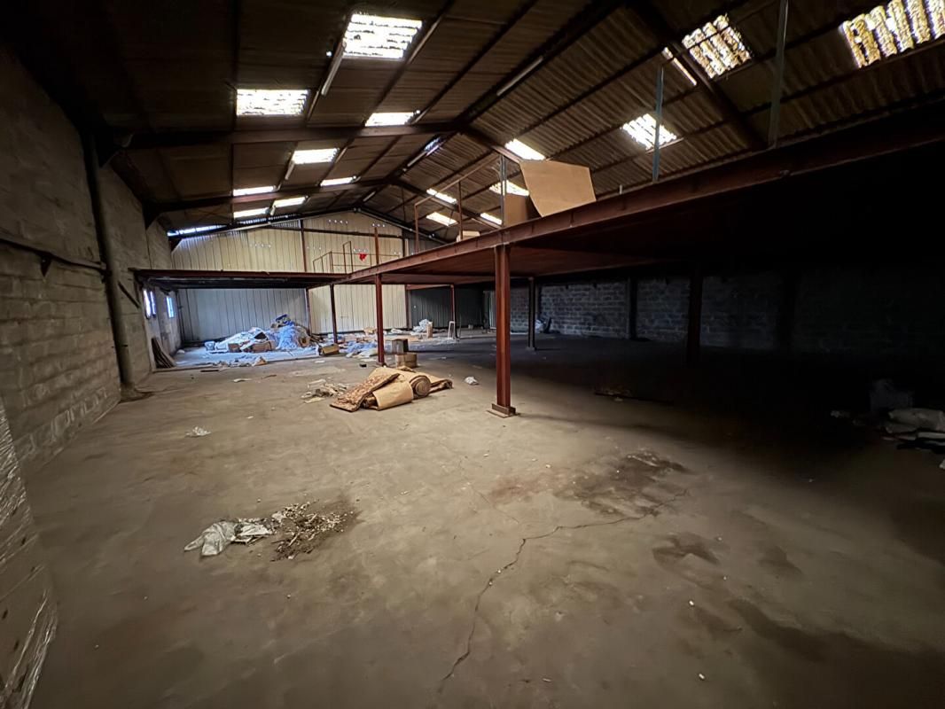 LIBOURNE OPPORTUNITÉ  - ENTREPÔT 2000 m², TERRAIN CLÔTURÉ 5.500 M² 2