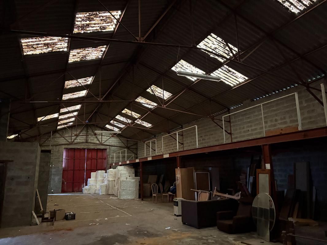 LIBOURNE OPPORTUNITÉ  - ENTREPÔT 2000 m², TERRAIN CLÔTURÉ 5.500 M² 3