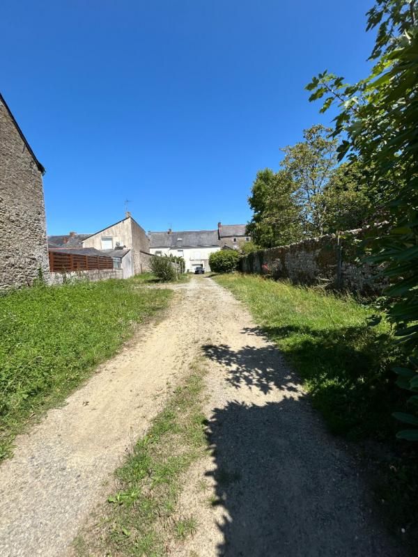 LE TEMPLE-DE-BRETAGNE Terrain constructible en plein coeur de bourg 1