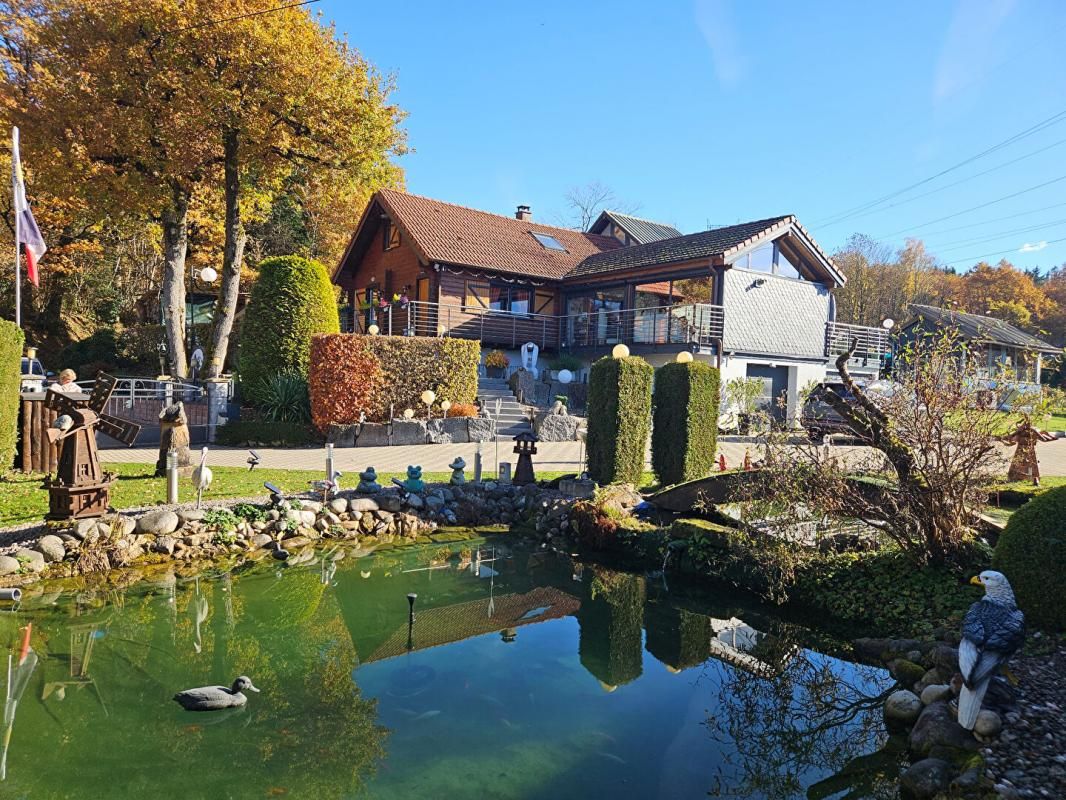 GERARDMER Propriété de loisirs avec piscine, jacuzzi, Sauna, plus de 3 400m2, 14 pièces 1 maison principale, 2 chalets, 1 mobil-home 1