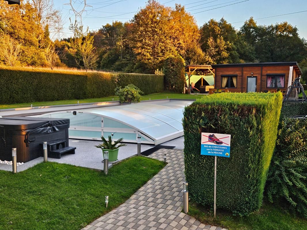 GERARDMER Propriété de loisirs avec piscine, jacuzzi, Sauna, plus de 3 400m2, 14 pièces 1 maison principale, 2 chalets, 1 mobil-home 2