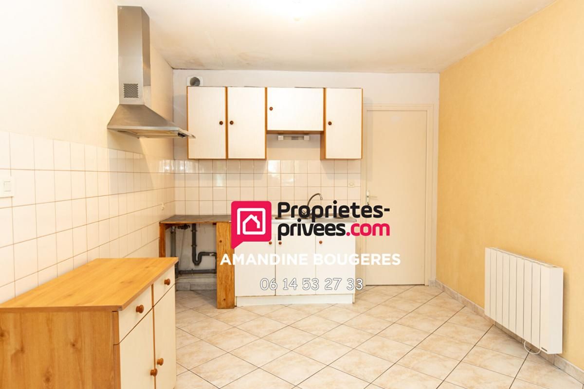 LA GUERCHE-DE-BRETAGNE LA GUERCHE DE BRETAGNE- MAISON 86 M² - 2 CHAMBRES- 1 BUREAU - GARAGE DE 120 M²-137 000 EUROS HAI 3