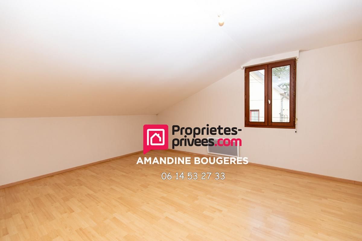 LA GUERCHE-DE-BRETAGNE LA GUERCHE DE BRETAGNE- MAISON 86 M² - 2 CHAMBRES- 1 BUREAU - GARAGE DE 120 M²-137 000 EUROS HAI 4