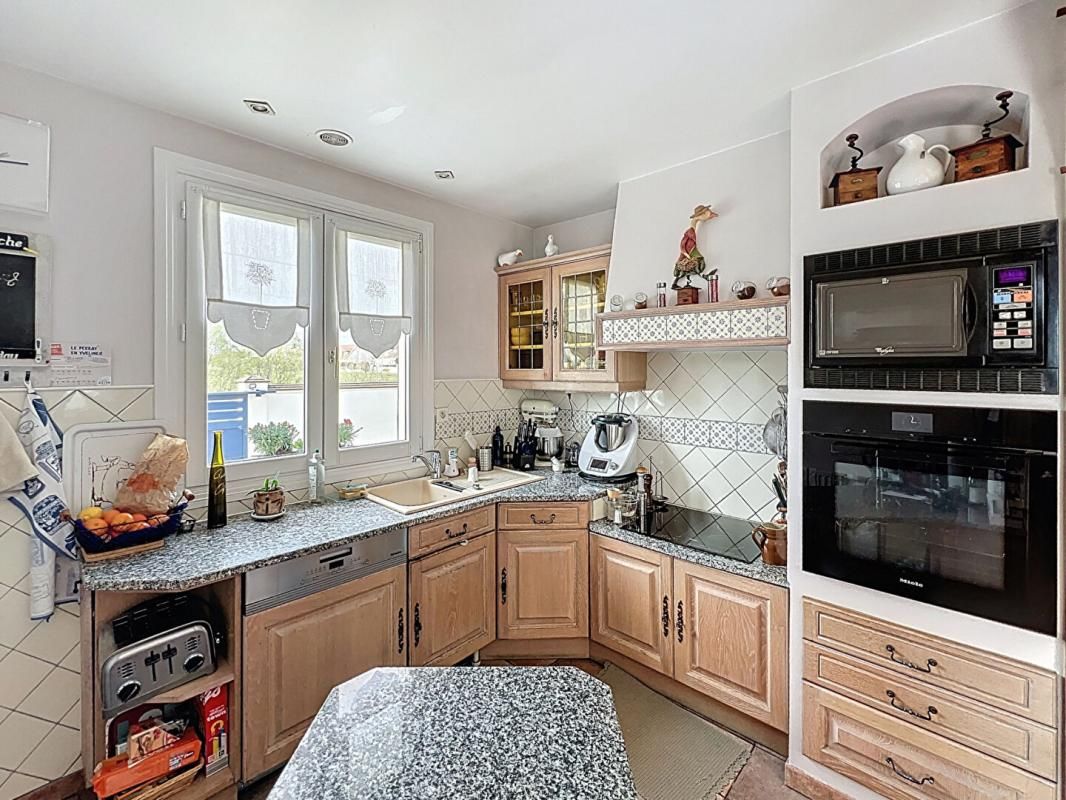 LE PERRAY-EN-YVELINES Maison de plain-pied 4 chambres et 1 bureau sur sous-sol total 4