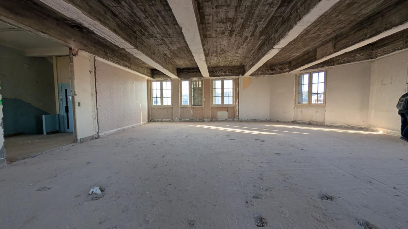 BRIVE-LA-GAILLARDE Apt T4 de 88m² - Dernier étage avec ascenseur - Brive hyper centre - Vue dégagée 2