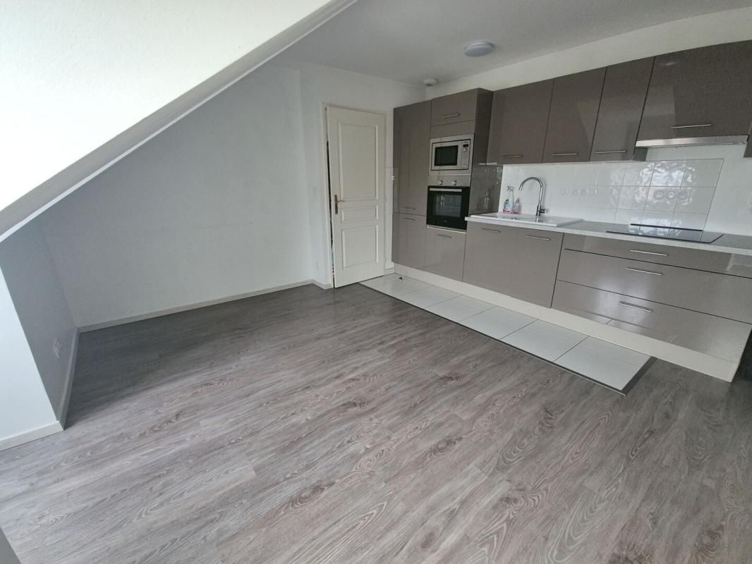 CREPY-EN-VALOIS CREPY-EN-VALOIS (60800) - F2 MANSARDÉ, TRES BON ÉTAT, DPE B, PARKING 4