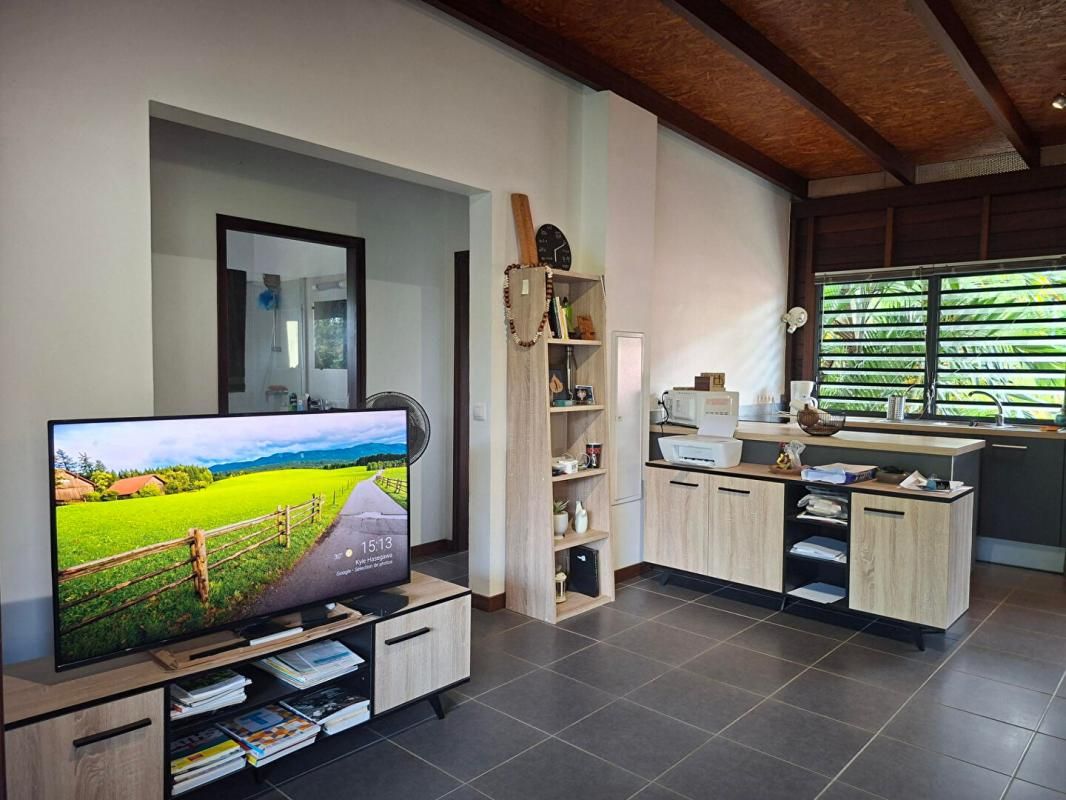 REMIRE-MONTJOLY Route des plages Appartement 3 pièce(s) 57 m2 + varangue 2