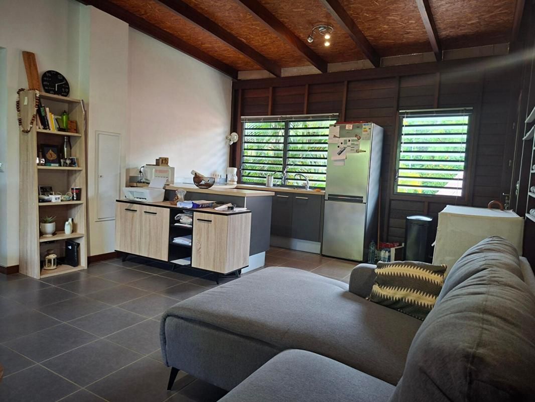 REMIRE-MONTJOLY Route des plages Appartement 3 pièce(s) 57 m2 + varangue 3