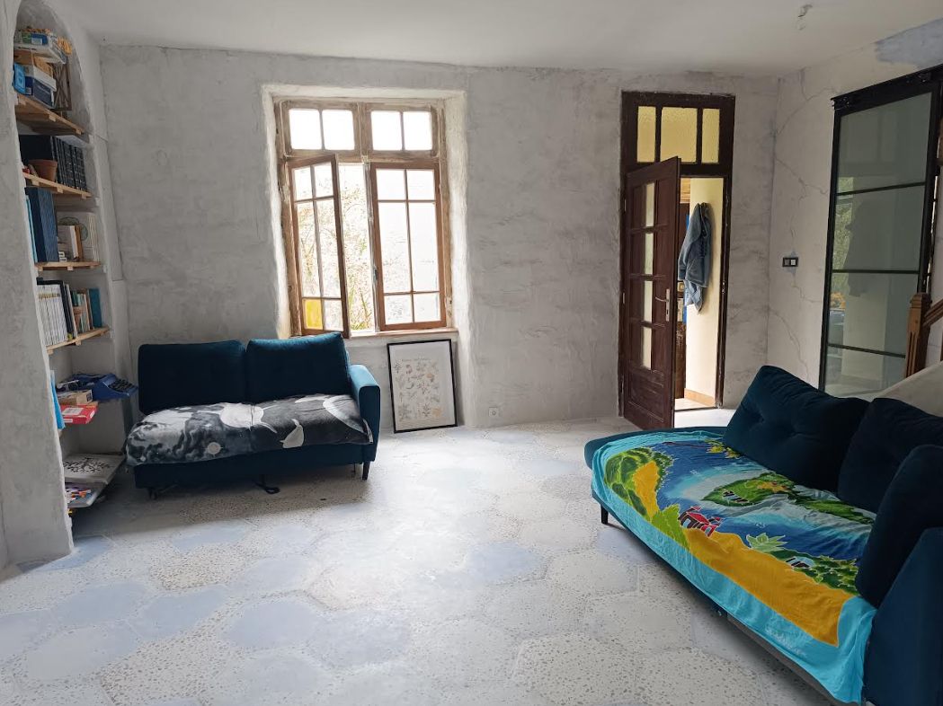 LAZ 29520 Laz maison sans voisin, autonome en eau, bois de 1 ha , vie de plain pied, dépendances 3