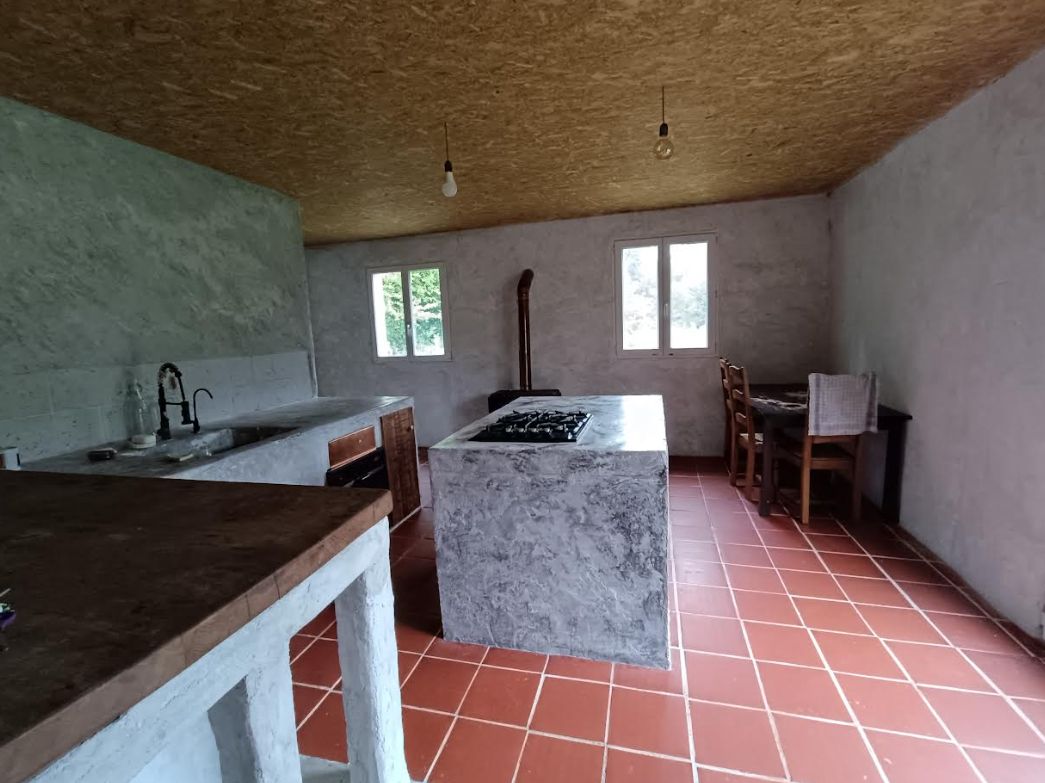 LAZ 29520 Laz maison sans voisin, autonome en eau, bois de 1 ha , vie de plain pied, dépendances 4