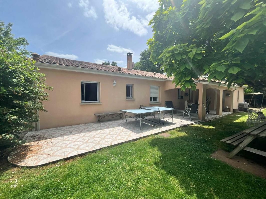 TERRASSON-LAVILLEDIEU Maison Terrasson Lavilledieu 6 pièce(s) 137 m2 2