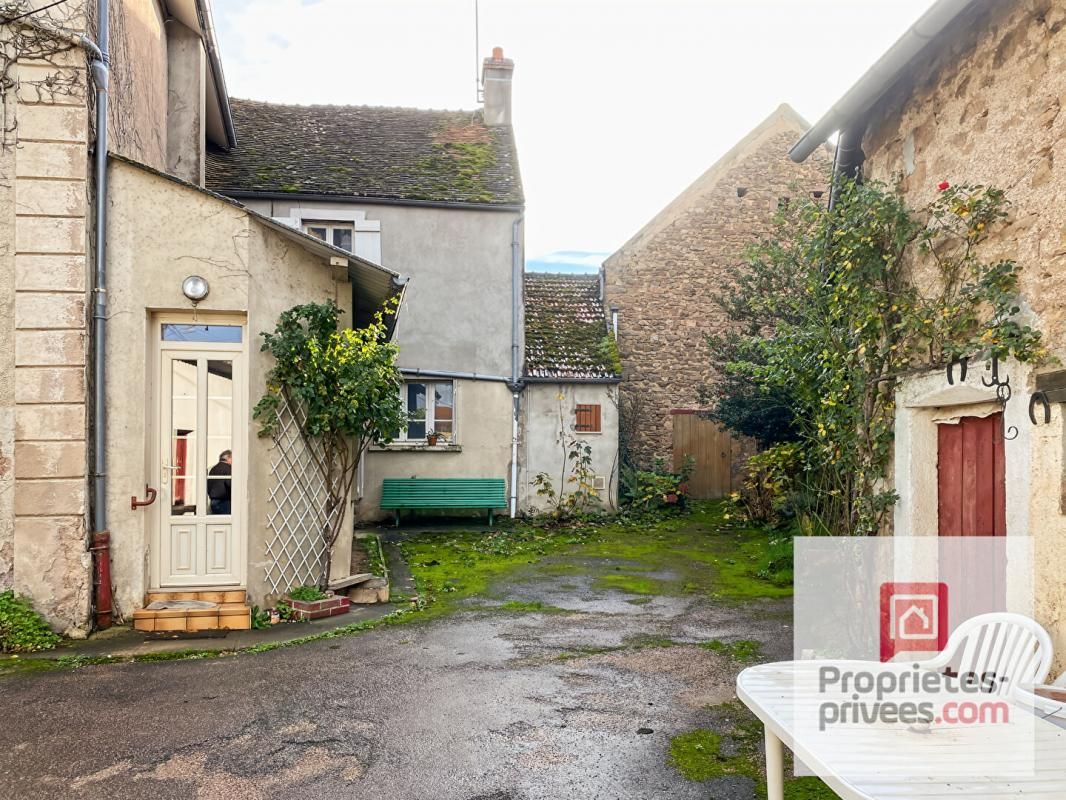 EPOISSES Exclusif !! VIEUX-CHATEAU à vendre deux maisons à rénover avec grand terrain et double cour , et dépendances 2