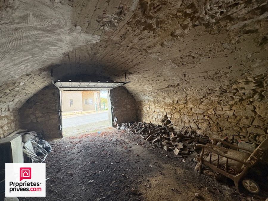 RIANS MAISON DE VILLAGE EN  MAUVAIS ETAT AVEC GARAGE ET TERRAIN NON ATTENANT 4