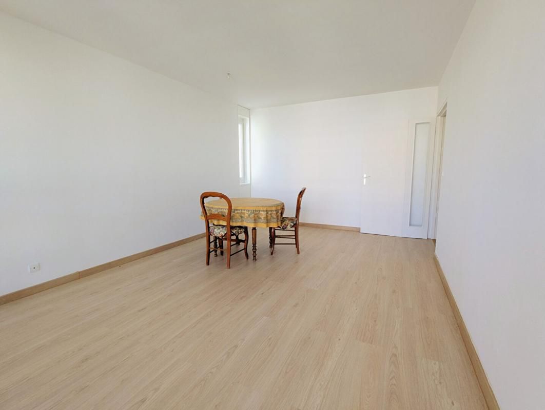 VILLEURBANNE Appartement T3 60 m² avec 3 balcons + Box fermé, Vue Parc, Métro Flachet 1