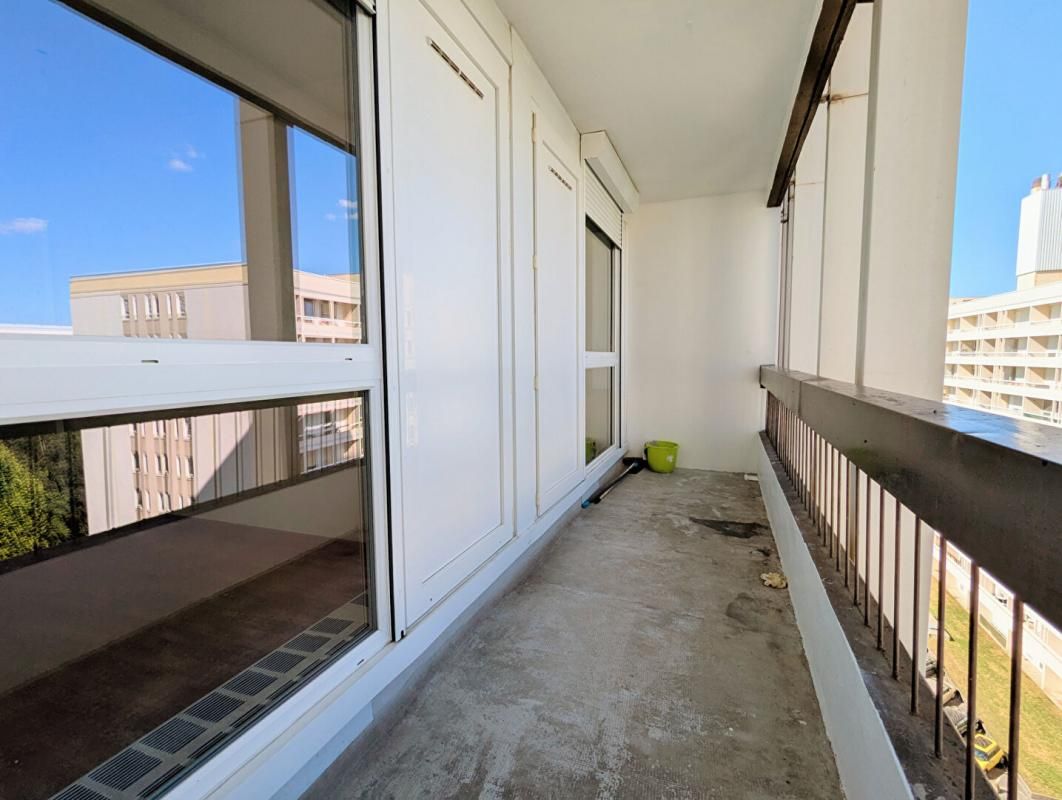 VILLEURBANNE Appartement T3 60 m² avec 3 balcons + Box fermé, Vue Parc, Métro Flachet 3