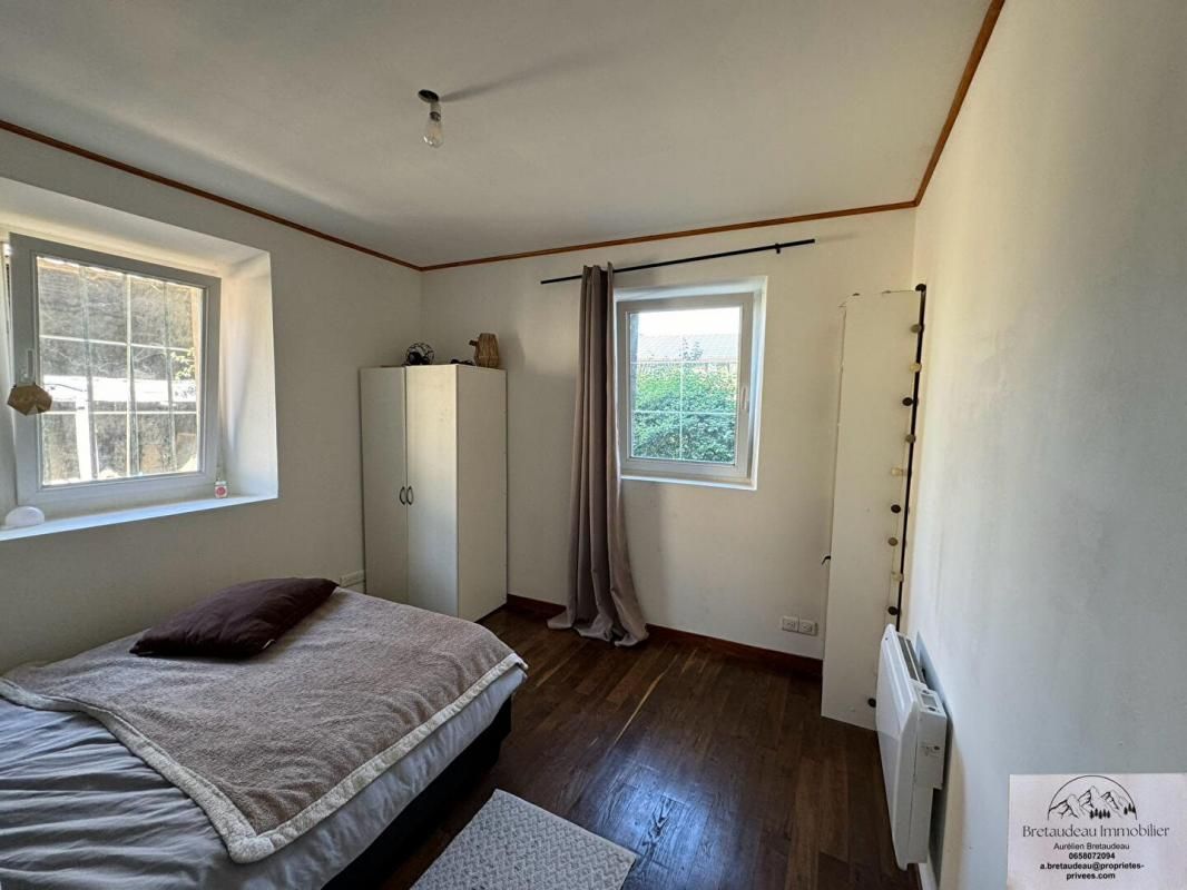 MONTMAUR Maison Montmaur 8 pièce(s) 153.23 m2 4