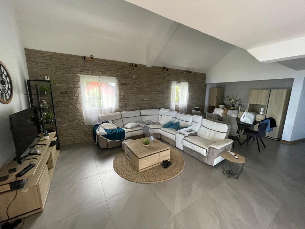 LES AVIRONS Maison F6 de 220 m² sur un terrain d'environ 1800 m² à RAVINE SECHE 4