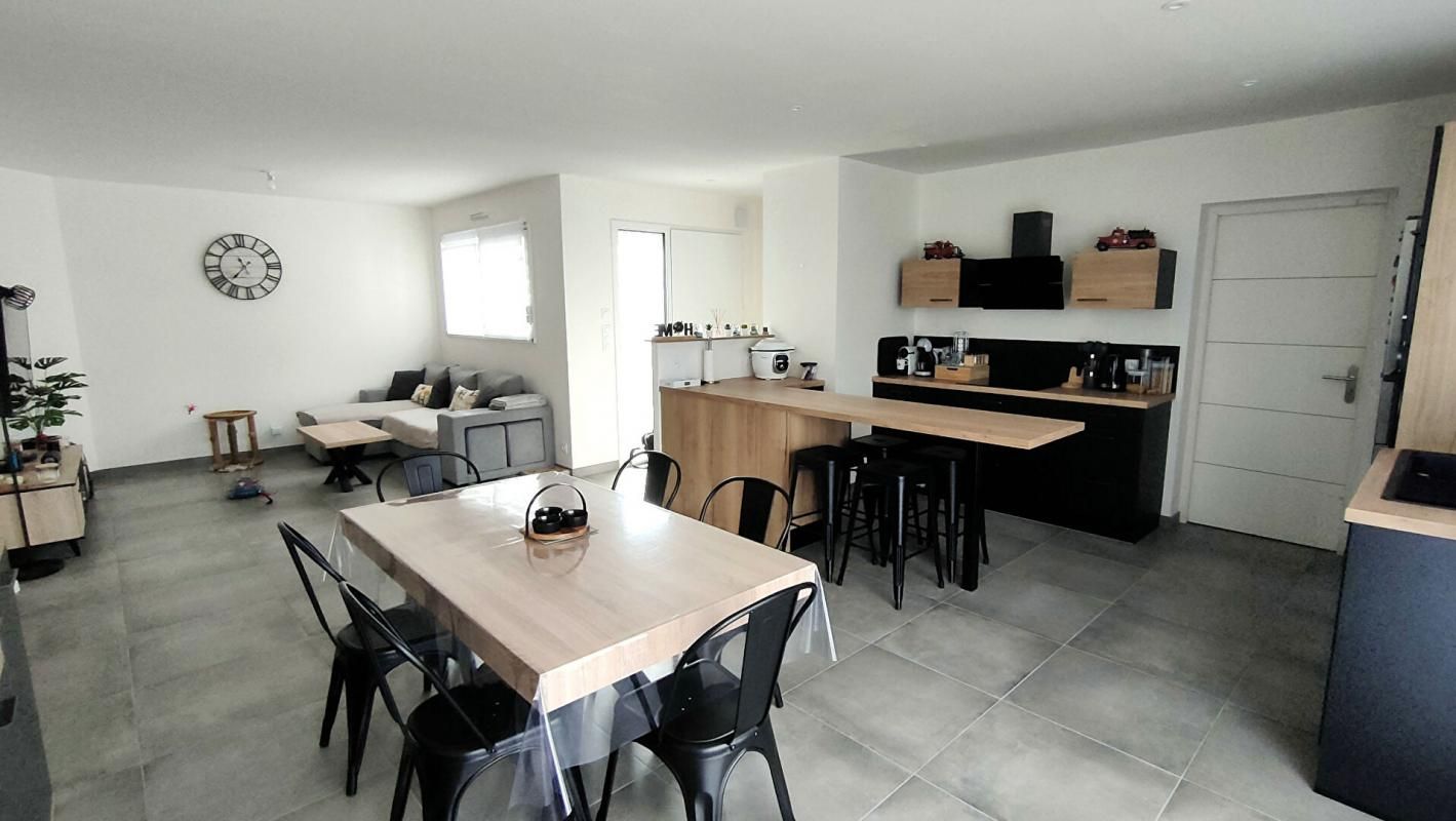 TIFFAUGES Maison plain-pied Tiffauges 5 pièces 89 m2 3