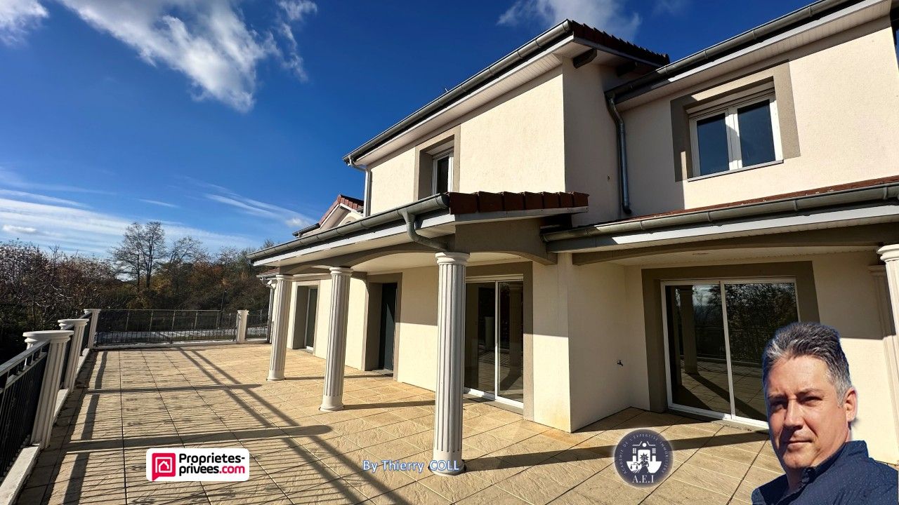 LA COTE-SAINT-ANDRE Maison La Cote Saint Andre 7 pièce(s) 220 m2 3