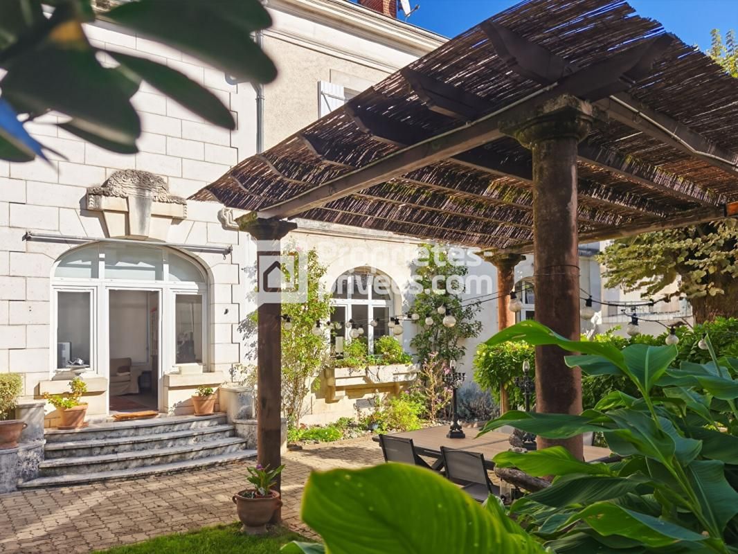 PERIGUEUX Superbe maison bourgeoise, en parfait état, double séjour, 4/5 chambres, jardin, garage 3