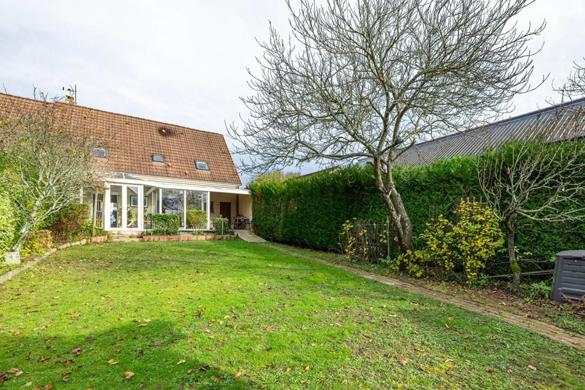 BRIIS-SOUS-FORGES Maison familiale 7 pièces à Briis-sous-Forges de 153 m² avec 5 chambres et dépendance 1