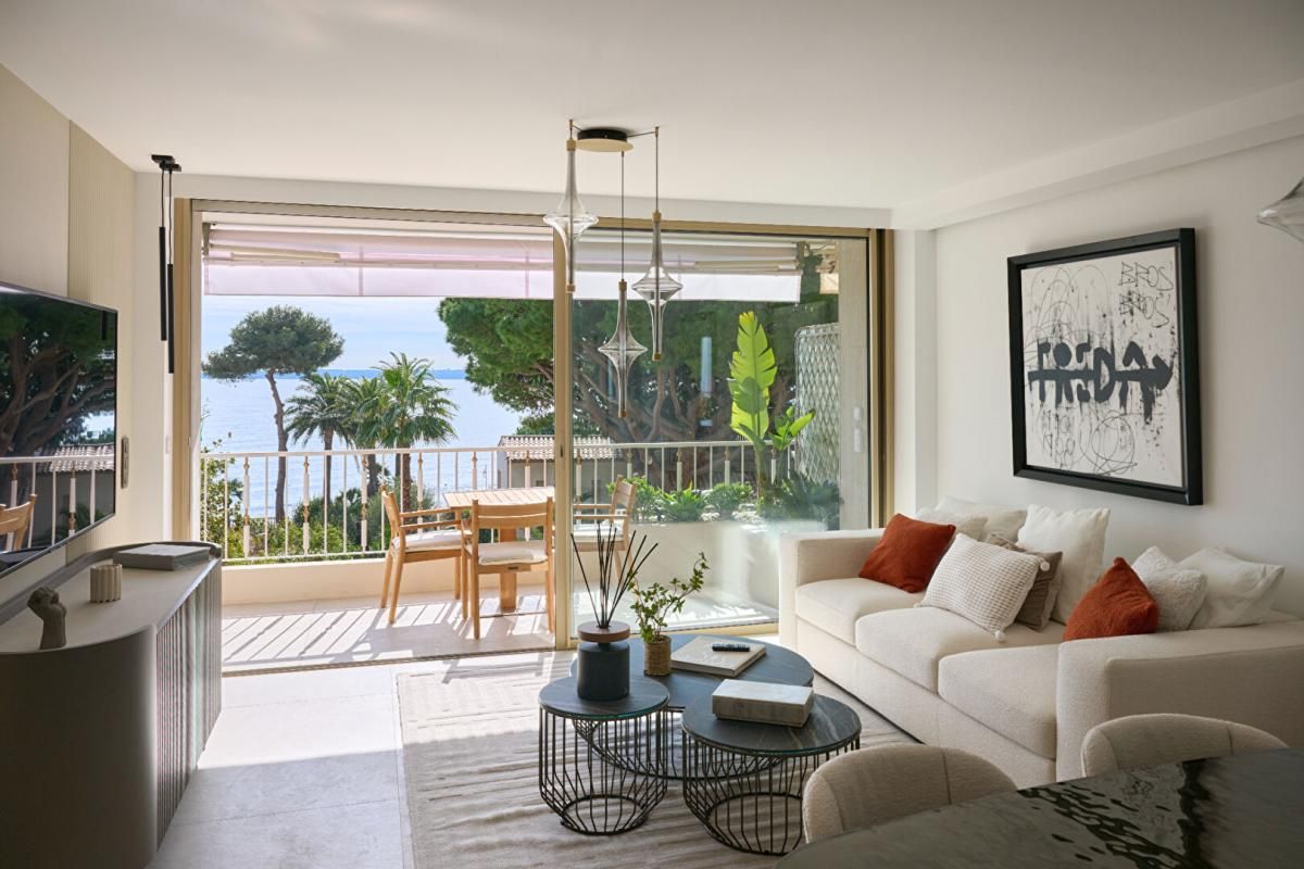 Palm Beach Pied-dans-l'eau : Appartement d'Élégance avec Vue Mer Panoramique