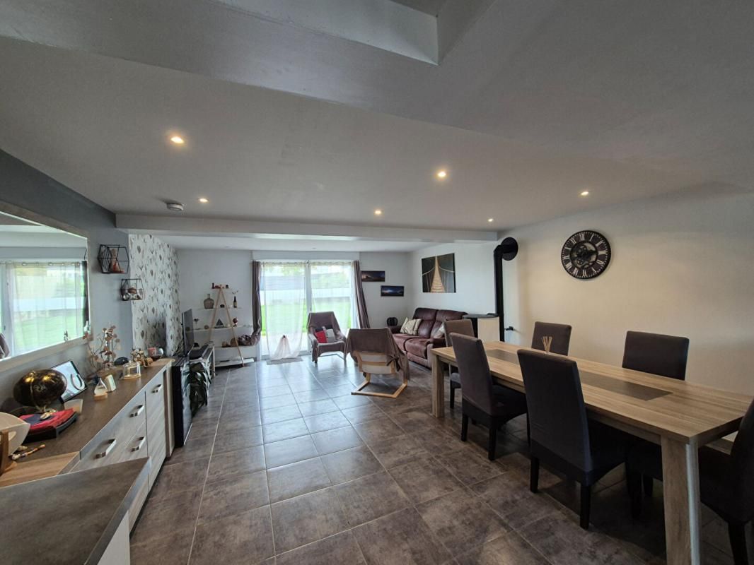 CLEGUER Belle maison entièrement rénovée de 140 m² sur terrain de 400 m2 (Morbihan). (15 min de Lorient ? 10 min de Plouay ? 5 min de Pont Scorff ? 25 min de la mer) 1