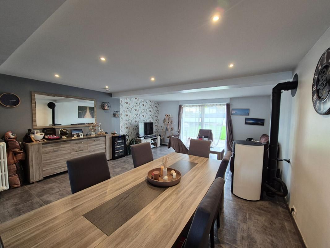 CLEGUER Belle maison entièrement rénovée de 140 m² sur terrain de 400 m2 (Morbihan). (15 min de Lorient ? 10 min de Plouay ? 5 min de Pont Scorff ? 25 min de la mer) 2