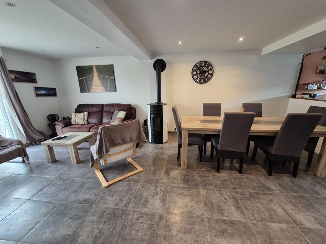 CLEGUER Belle maison entièrement rénovée de 140 m² sur terrain de 400 m2 (Morbihan). (15 min de Lorient ? 10 min de Plouay ? 5 min de Pont Scorff ? 25 min de la mer) 3