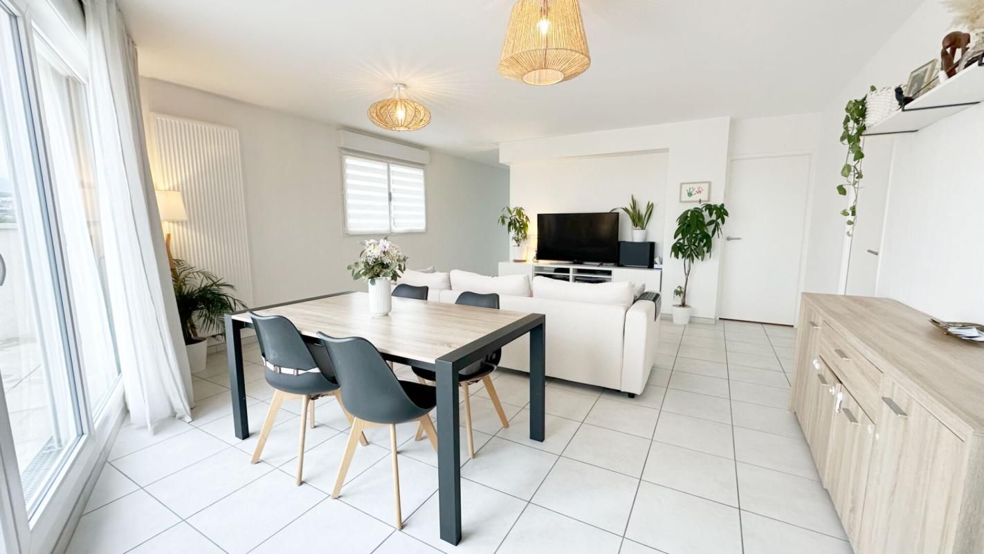 ANNEMASSE ANNEMASSE  Appartement  T4 en attique , 91 m2, terrasse 80 M2, vue panoramique , 799000 euros 3