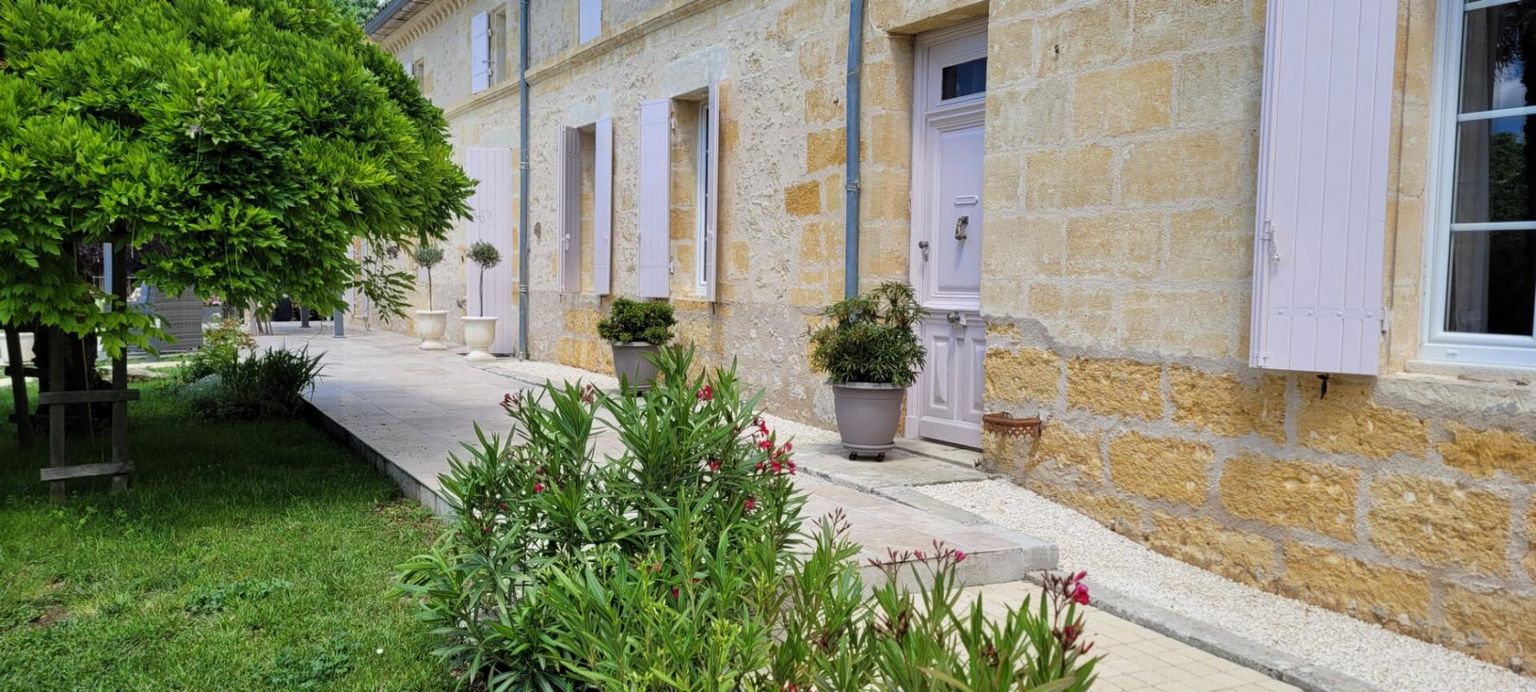 SAINTE-FLORENCE Belle girondine avec vue sur les vignes + gîte haut de gamme 2