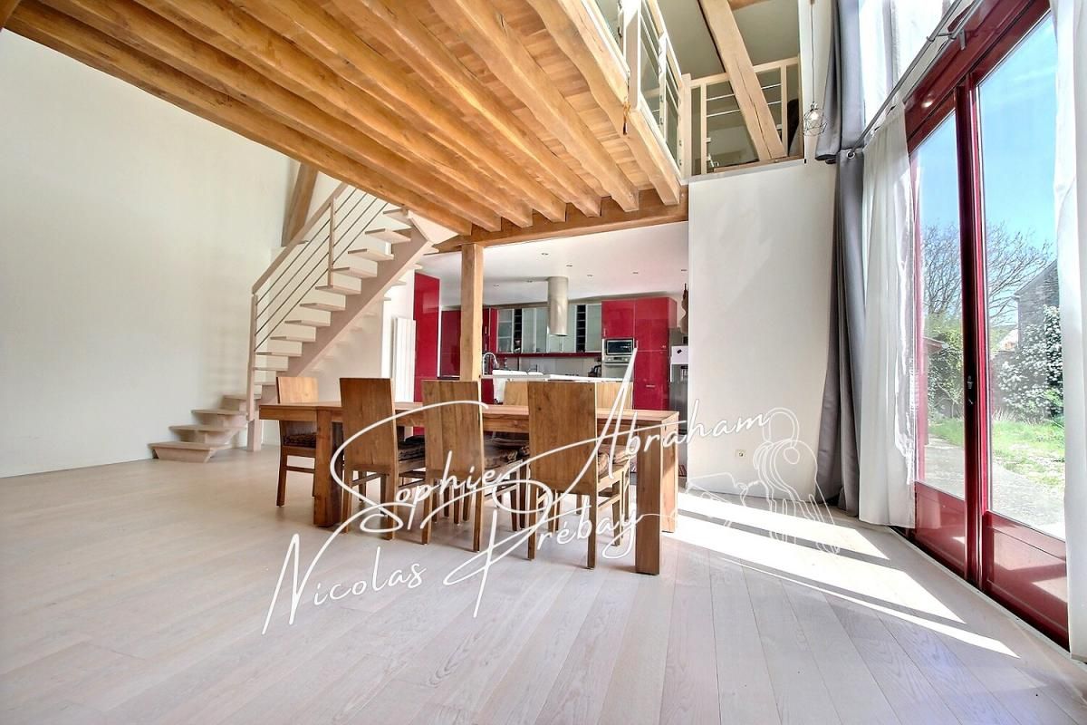 ANGERVILLE Maison en pierres avec dépendances et terrain 1