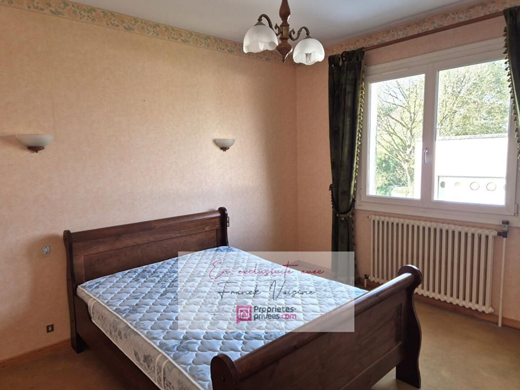 LES HERBIERS A VENDRE en EXCLUSIVITE aux Herbiers centre ville, maison de 159 m2 avec 4 chambres et 1 bureau sur une parcelle de 835 m2 2