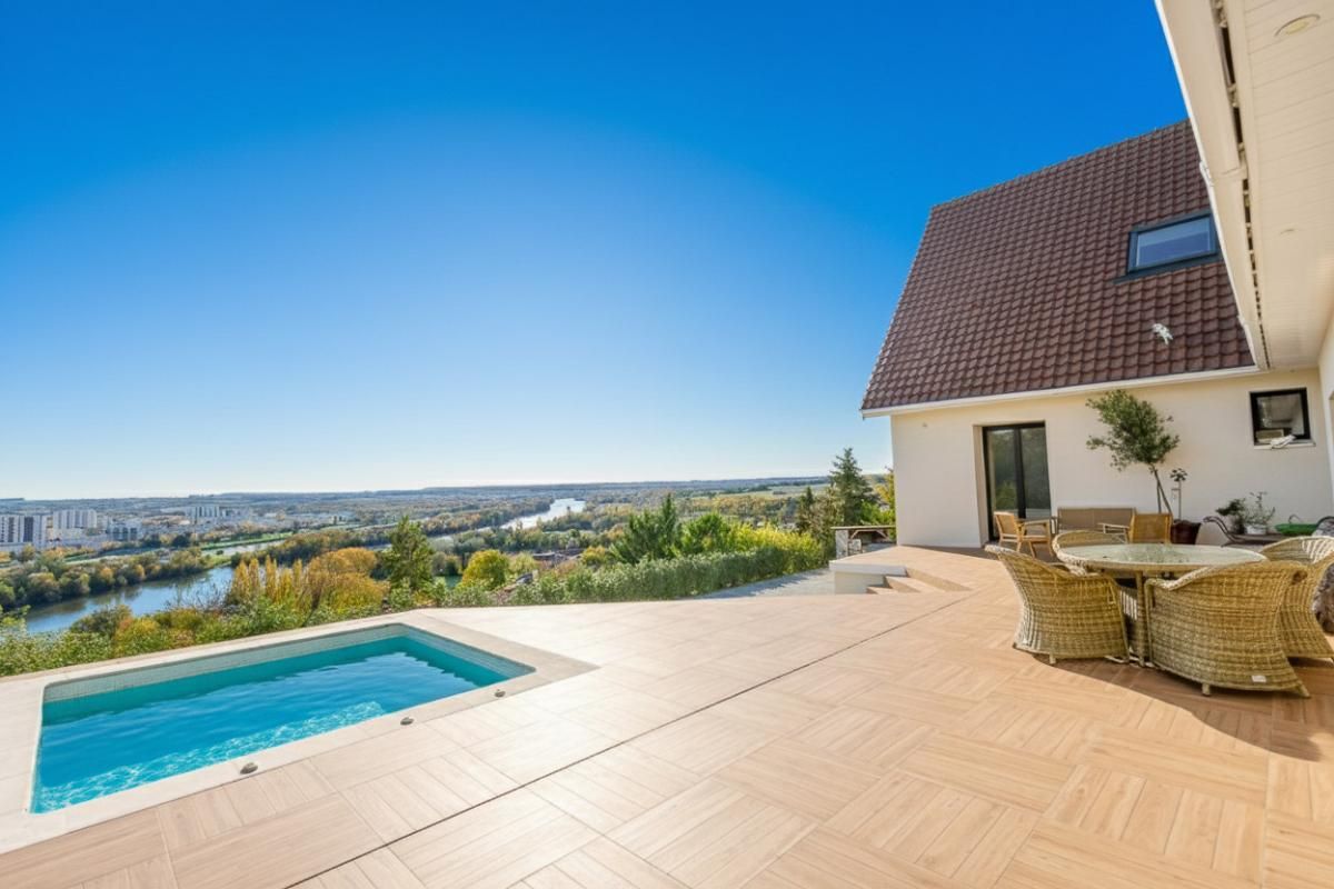 FOLLAINVILLE-DENNEMONT Propriété d'exception avec vue panoramique sur la vallée de la Seine 2