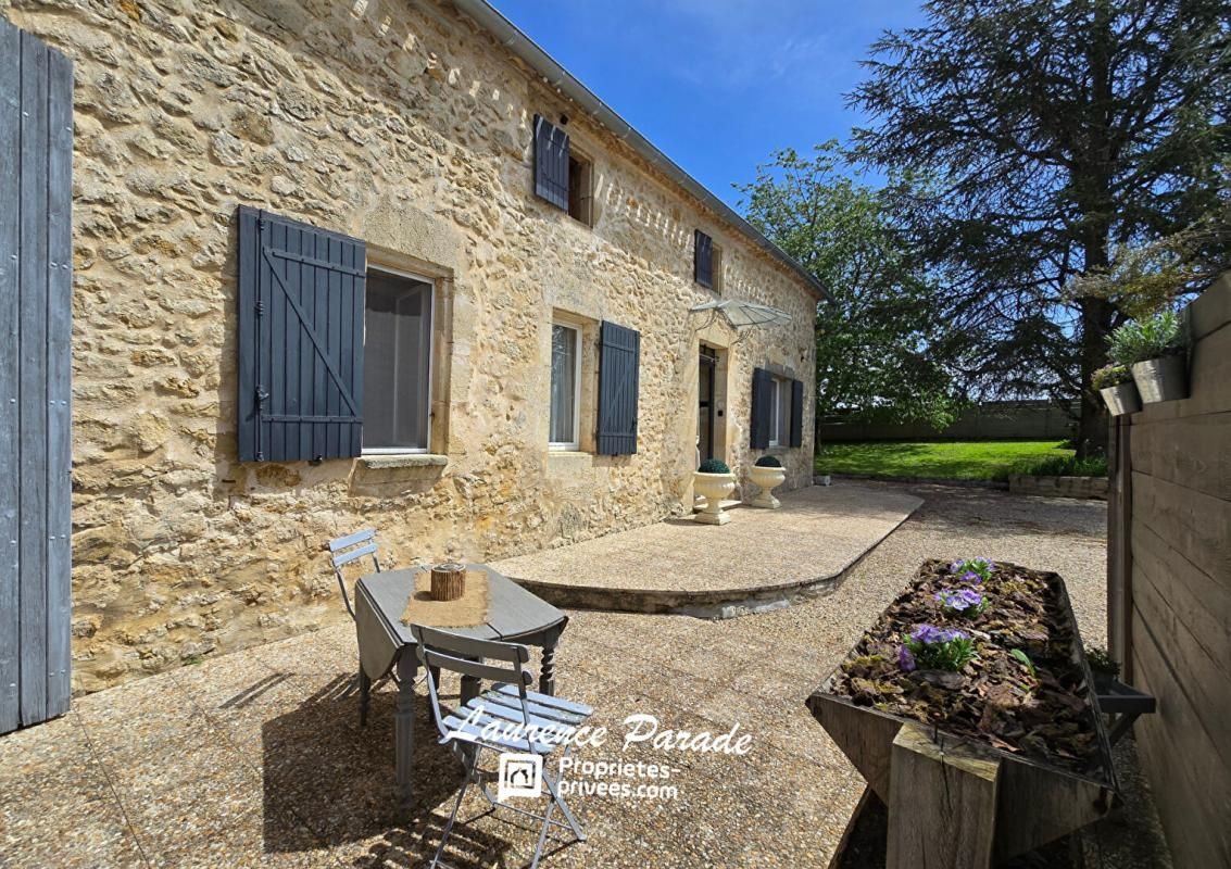 SAINT-ANTOINE-DU-QUEYRET Maison  en pierre 312m² parc , piscine, puits, carport, annexe 2