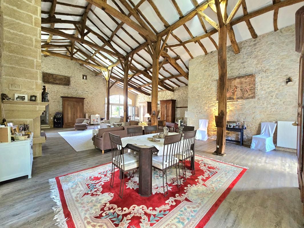 SAINT-ANTOINE-DU-QUEYRET Maison  en pierre 312m² parc , piscine, puits, carport, annexe 4