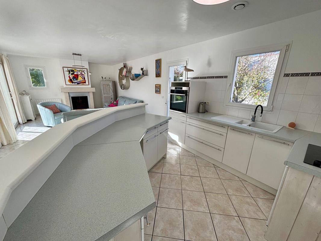 SAINTE-MARIE-DE-RE RARE Villa contemporaine de plain-pied à 200 m de la plage 4