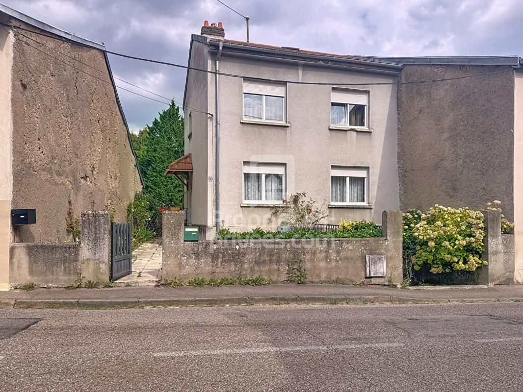 Maison de ville à Chatel Saint Germain