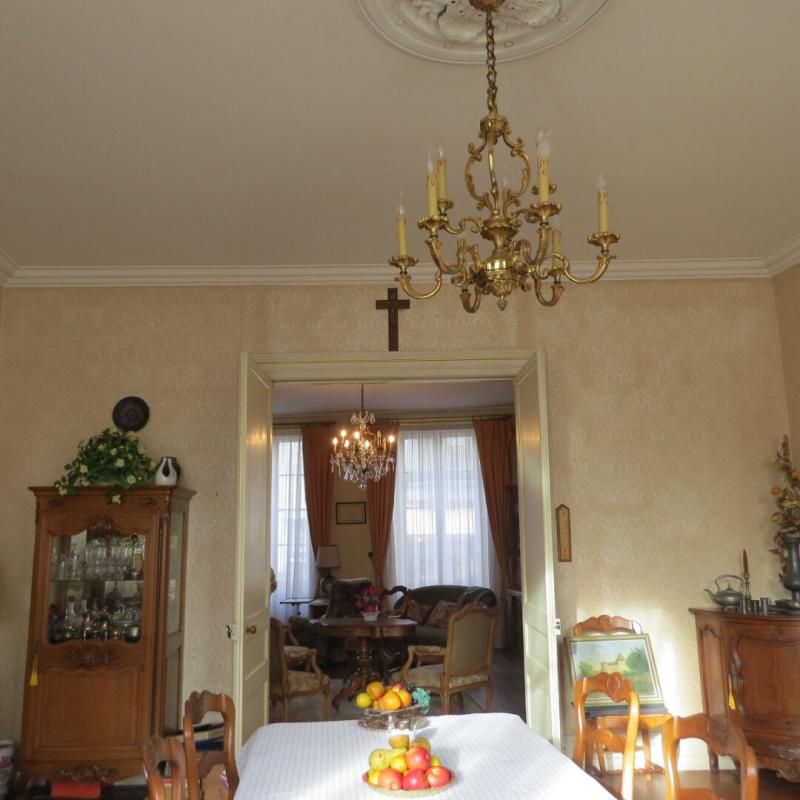 FONTENAY-LE-COMTE Grande maison de caractère, jardin, garages 4