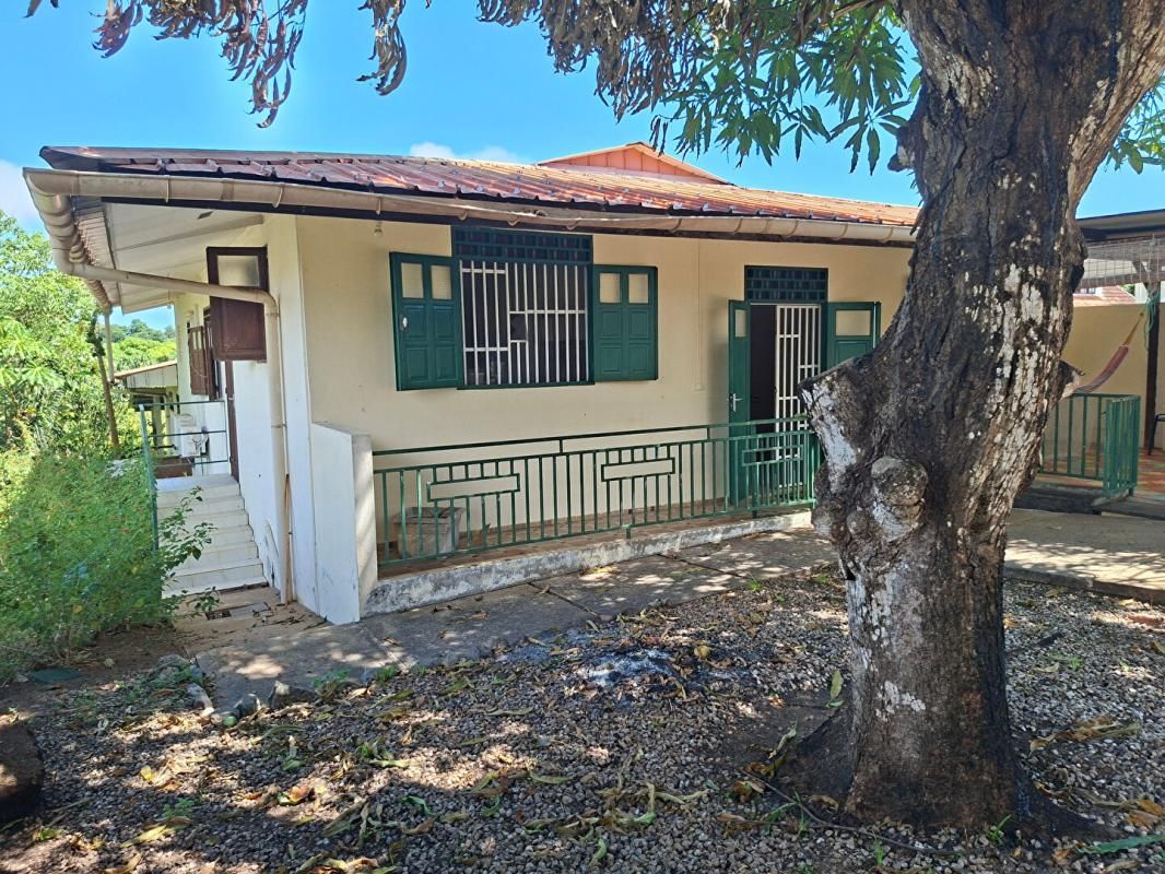 REMIRE-MONTJOLY Remire Montjoly 2 maisons mittoyennes 5 pèce(s) 145 m2 1